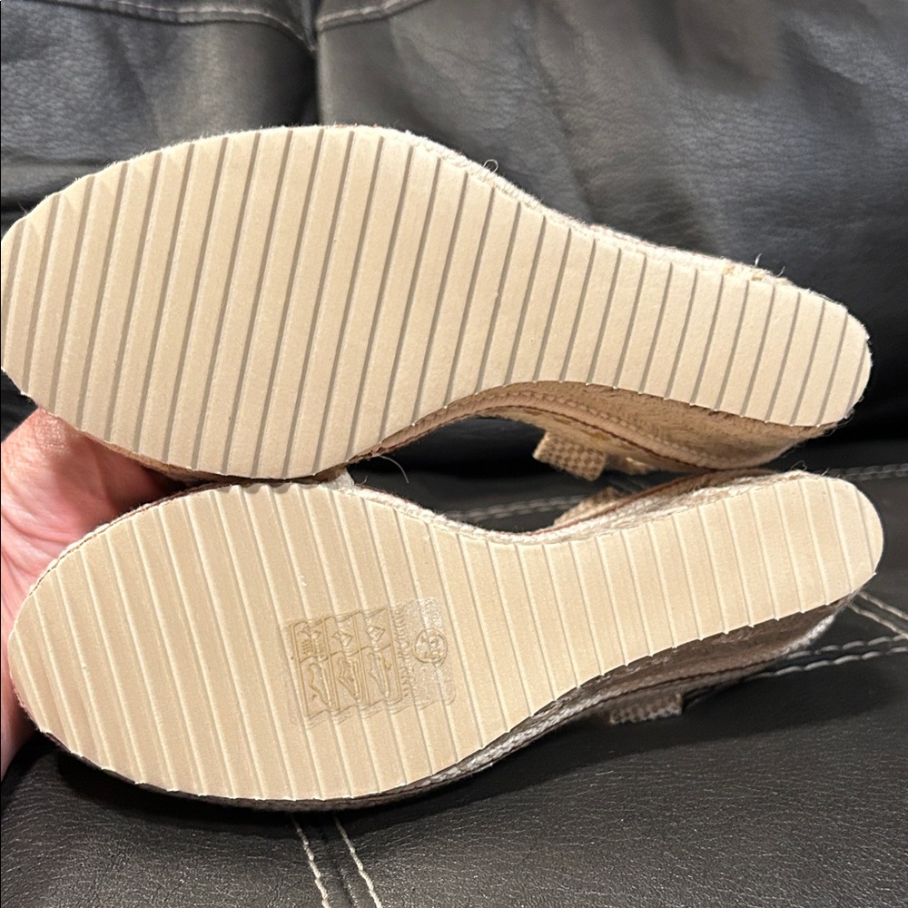 GC Shoes Lauren2 Navy and Tan Woven Wedge Sandals 6.5 - Picture 9 of 9